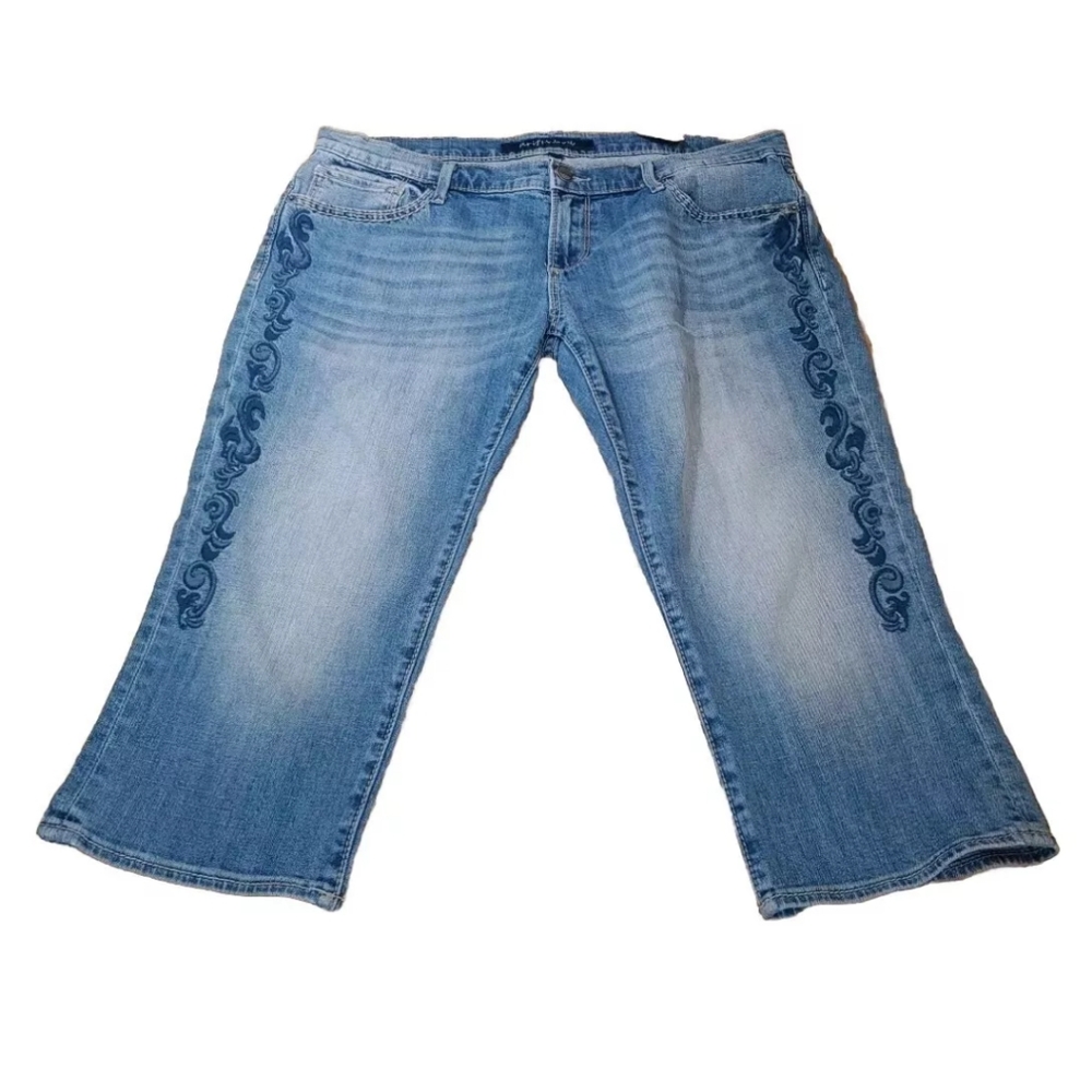 Driftwood Embroidered Capris Jeans Sz 32 36/19" Boho Blue Stretch Cropped Denim